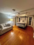 Steps from Downtown & Minutes to the Airport - Bungalows