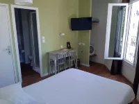 Le Royalty Hotels in Avrille