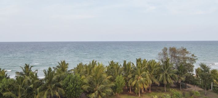 Casamia Oceanfront Condo Nilaveli Отели в г. Тринкомали