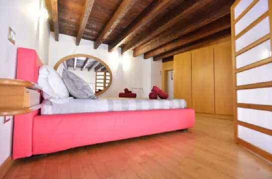 IzzHome Full Center Grand Hotels in 