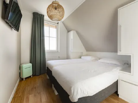 Villa by Tjeukemeer with Private Jetty Hotels in 
