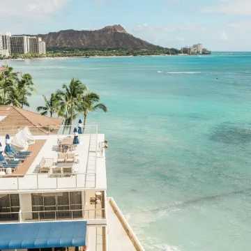 OUTRIGGER Reef Waikiki Beach Resort Отели рядом с достопримечательностью «Театр «Хале-Коа-Луау»»