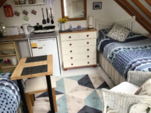 Cozy Camborne Studio Retreat with Two Single Beds