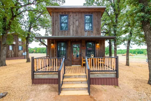 The Nuthatch Cabin 15 Min to Magnolia Baylor Hotels in Elm Mott