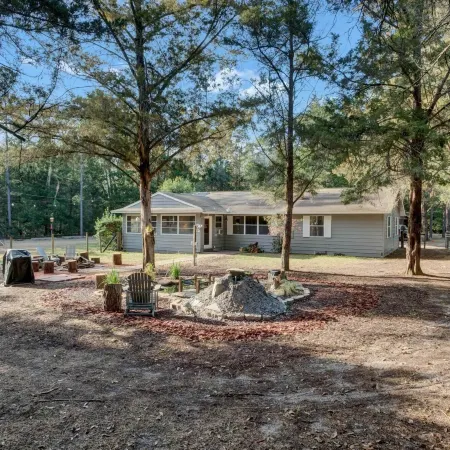 Uhost AI 4Br Retreat Hot Tub Firepit