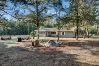 Uhost AI 4Br Retreat Hot Tub Firepit