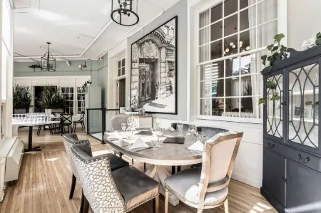 The Inn on Officers' Garden Отели рядом с достопримечательностью «Университет Калгари»