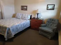 The Edgewood Motel - 주차장