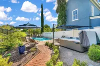 The Cottage at 241 North Hotels in Santa Clara