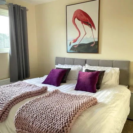 6 Person Spacious Home with Garden