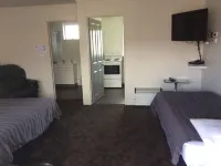 Charlton Motel Отели в г. Кройдон