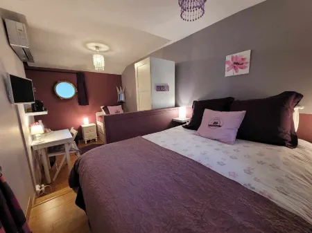 Péniche Amboise Maison d'Hôtes Flottante Toulouse Centre Отели рядом с достопримечательностью «Монастырь якобинцев в Тулузе»