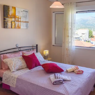 Cozy Flat on the Main Square, 10Min to the Sea