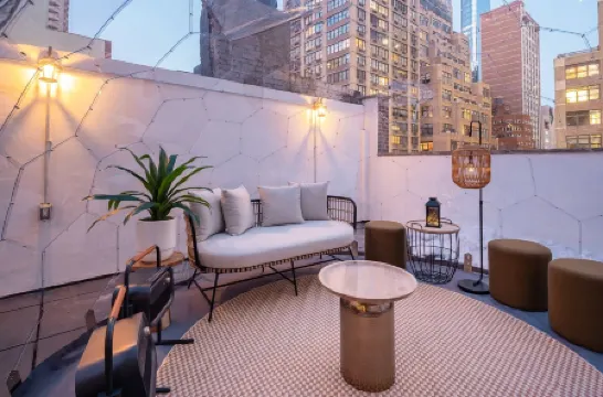 Little Charlie Hotel Отели рядом с достопримечательностью «Рокфеллеровский центр»