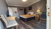 Tulip Motel