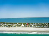 2BR oceanside duplex, steps from beach, dog friendly at no add't fee