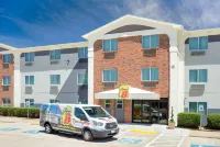 Super 8 by Wyndham Bedford DFW Airport West Hotels in Hurst