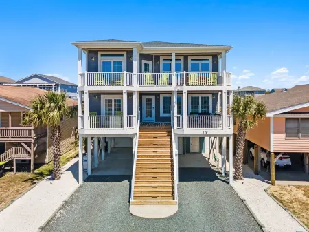"Tides a Wastin Private Pool w/Opt Heat, Hot Tub, Tiki Bar, Elevator