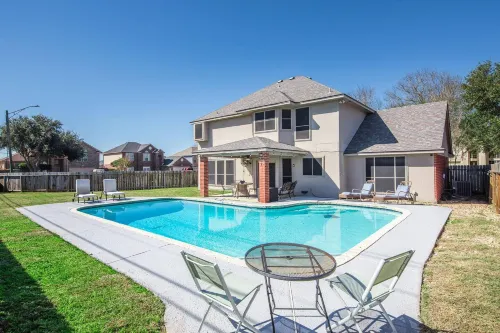 Inviting Pool and Game Room Oasis - Stunning Family Retreat