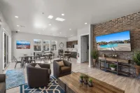 Private Hot Tub, Fire Pit, and Tropical Pool Access - Elegant Oasis