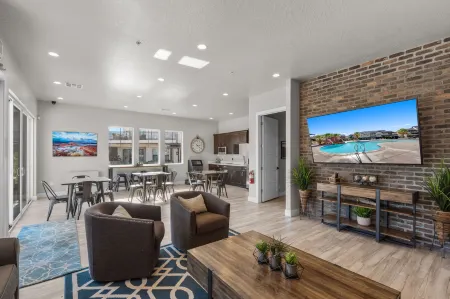 Private Hot Tub, Fire Pit, and Tropical Pool Access - Elegant Oasis