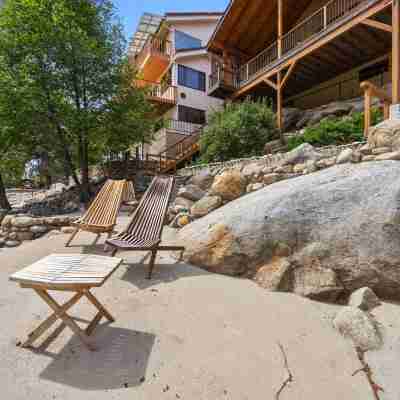 Riverfront property with private beach access with Universal EV Charging Station Hotel Exterior