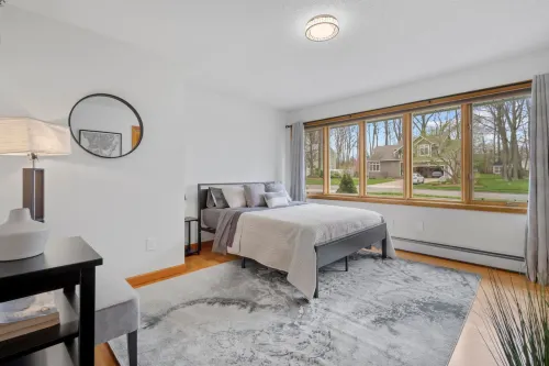 Open Concept Living and Cozy Ambiance - Inviting Spacious Haven Hotels in Middletown