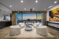 Spectacular Retreat - Modern Muse with Stunning Views