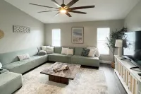 Free Heated Pool and Scenic Views - Spacious Oasis Hotel di Cape Coral