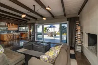 Pool and Breathtaking City Views - Captivating Mid-Century Oasis