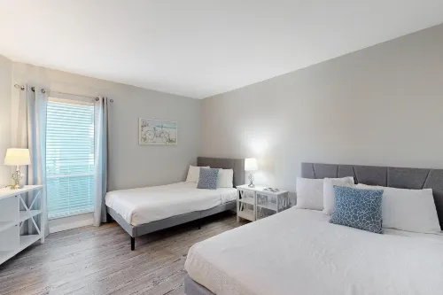 Beautiful condo in beachfront building with pool, balcony, AC & lovely decor Hotels in Okaloosa Island