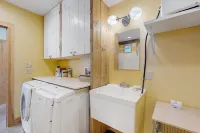 Light-filled Retreat in Mad River Valley Hotels in Fayston