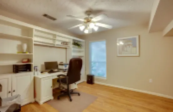 Cozy Patio and Scenic Forest Views - Charming Retreat