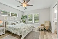 Private Pool, Fire Pit and Outdoor Bar - Charming Getaway Hotels in Dunnellon