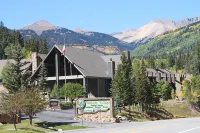 Cozy Condo with Private Decks and Scenic Views - Charming Mountain Escape