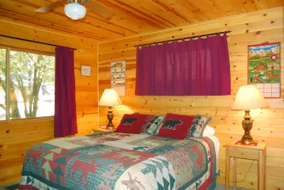 Charming Hideaway- Fireplace, WiFi, Private Deck, Gas BBQ 빅 트리스 루프 트레일헤드 주변 호텔