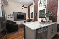 Cozy Space Near Downtown Vibrance and Views - Charming Loft Retreat Các khách sạn ở Knox County
