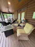 Bourbon Bear ~ A Luxury Cabin ~ Rustic, Charming & Cozy in the Heart of Townsend