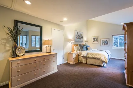 Private Hot Tub and Steps to Cabriolet Lift - Spacious Escape Отели в г. Снайдервилл