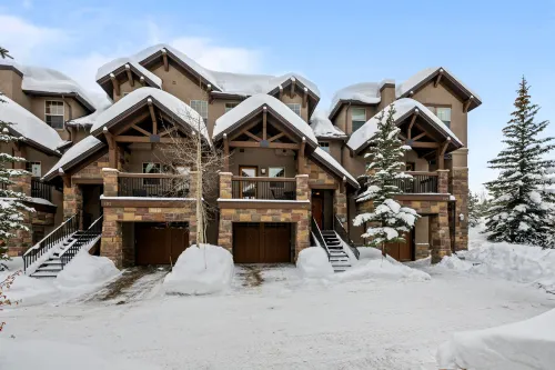 Mountain Views and Hot Tub - Stunning Alpine Retreat