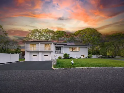 WALK to the Beach + FirePit, Bikes, Paddleboards - Modern House Hotel a West Yarmouth