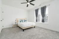 Serene Oasis with Private Patio and Fast Wifi - Spacious Retreat