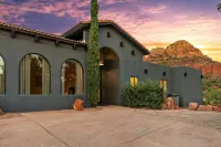 Stunning Pool and Spa with Breathtaking Views - Luxurious Oasis Retreat