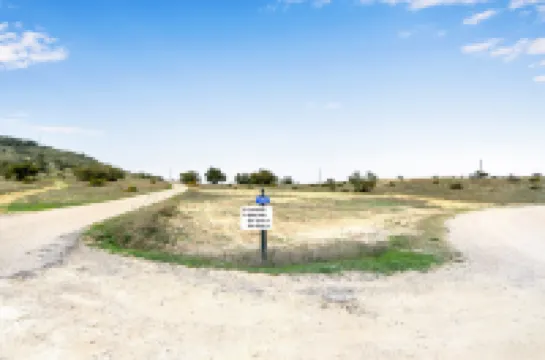 Scenic Views and Expansive Ranch Amenities - Charming Escape