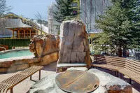 Ski-In/Out Condo with Shared Pool, Hot Tub & Sauna - Walk to Village Hotels in Summit County