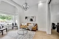 Charming Escape with Modern Amenities - Stylish Cozy Haven Hotels in Oakland