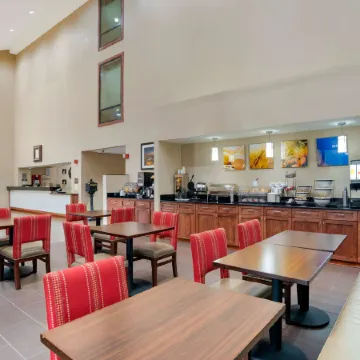 Comfort Inn University Area Отели рядом с достопримечательностью «Стадион LSU Tiger»
