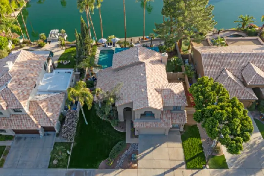 Gorgeous Lake Views and Spa Oasis - Exquisite Family Retreat