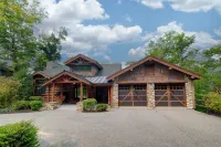 Hot Tub and Elevator - Stunning Mountain Sanctuary Hotels in Lincoln