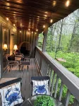 The Eagle's Nest & Bird Watching Hotels in Clear Creek Township